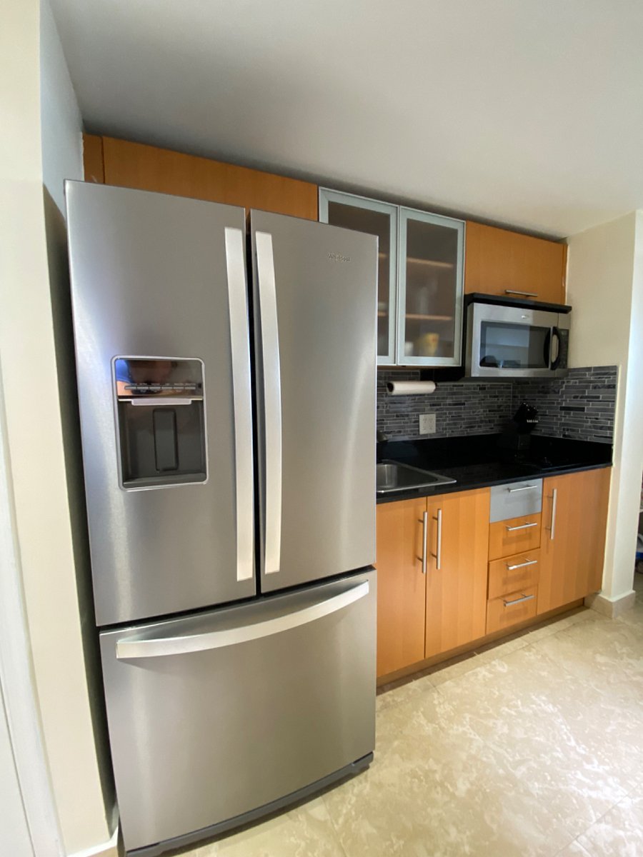 Full-sized refrigerator 