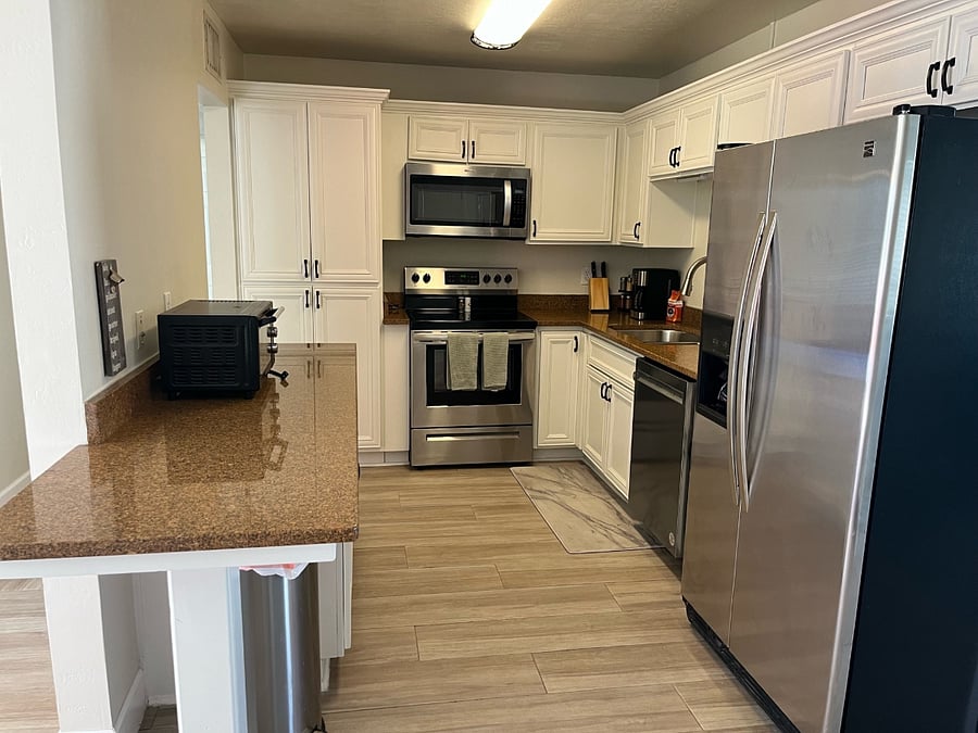 Full kitchen