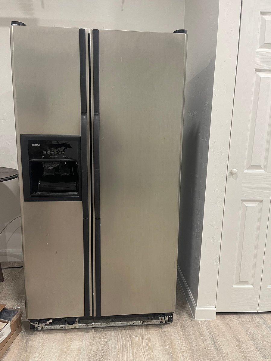 French door Refrigerator with automatic ice and water 