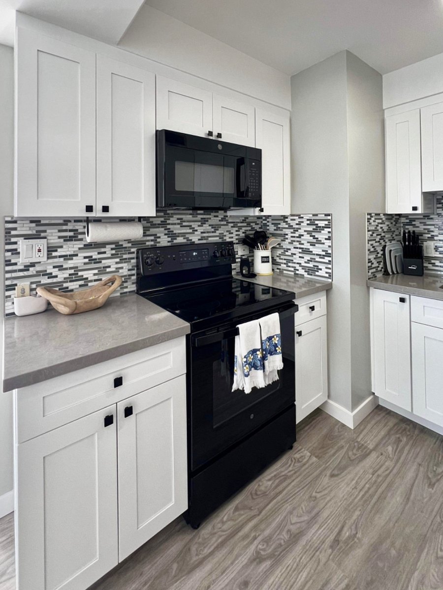 Kitchen with brand new applicances