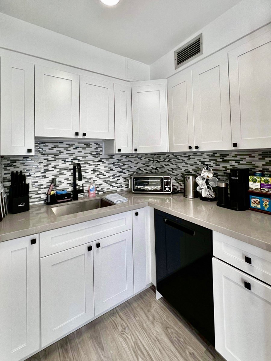 Kitchen with brand new applicances