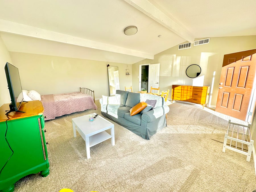 Large spacious private studio unit, kitchen, bathroom and washer/dryer. Private entrance. Unit has 2 dressers, TV, couch, dining table, full length mirror, coffee table, queen bed and private entrance and parking. Ample sunlight comes through the windows.