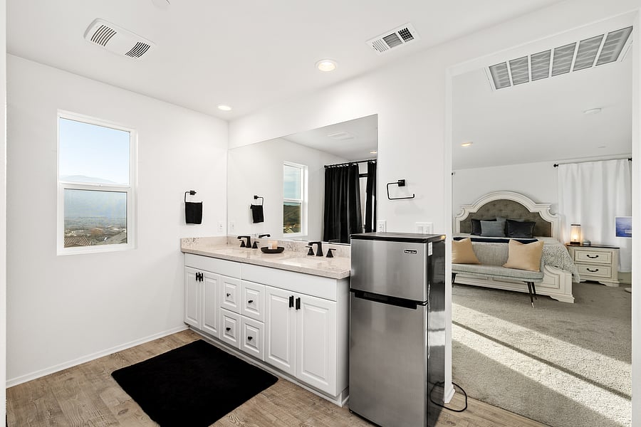 Ensuite Master Bathroomfridge not included