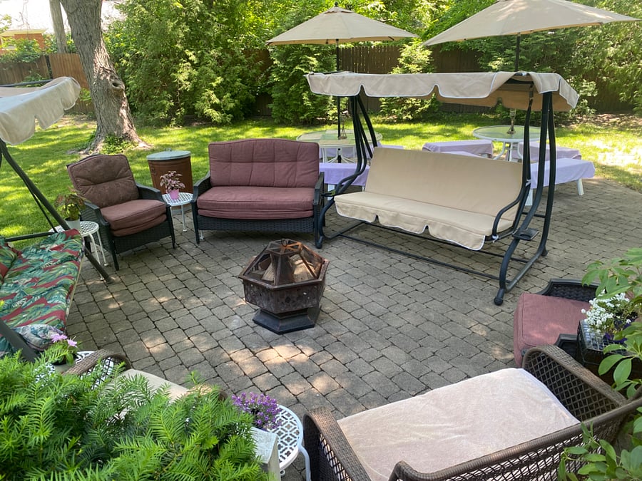 Oasis backyard - Private. Enjoy a wonderful BBQ with food cooked on our large grill.