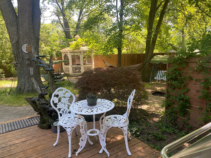 Oasis backyard - Private. Cozy bistro table/chairs, pond, fire pit, hammock and beautiful gazebo with lights.