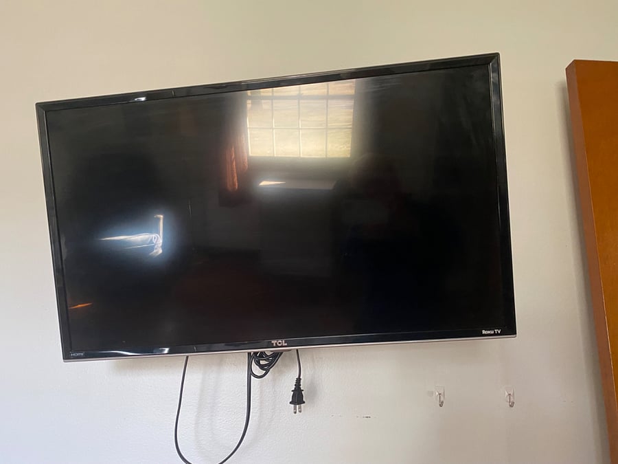 Your Private bedroom Smart TV on wall swivel. Roku, Spectrum, HULU, Streaming.