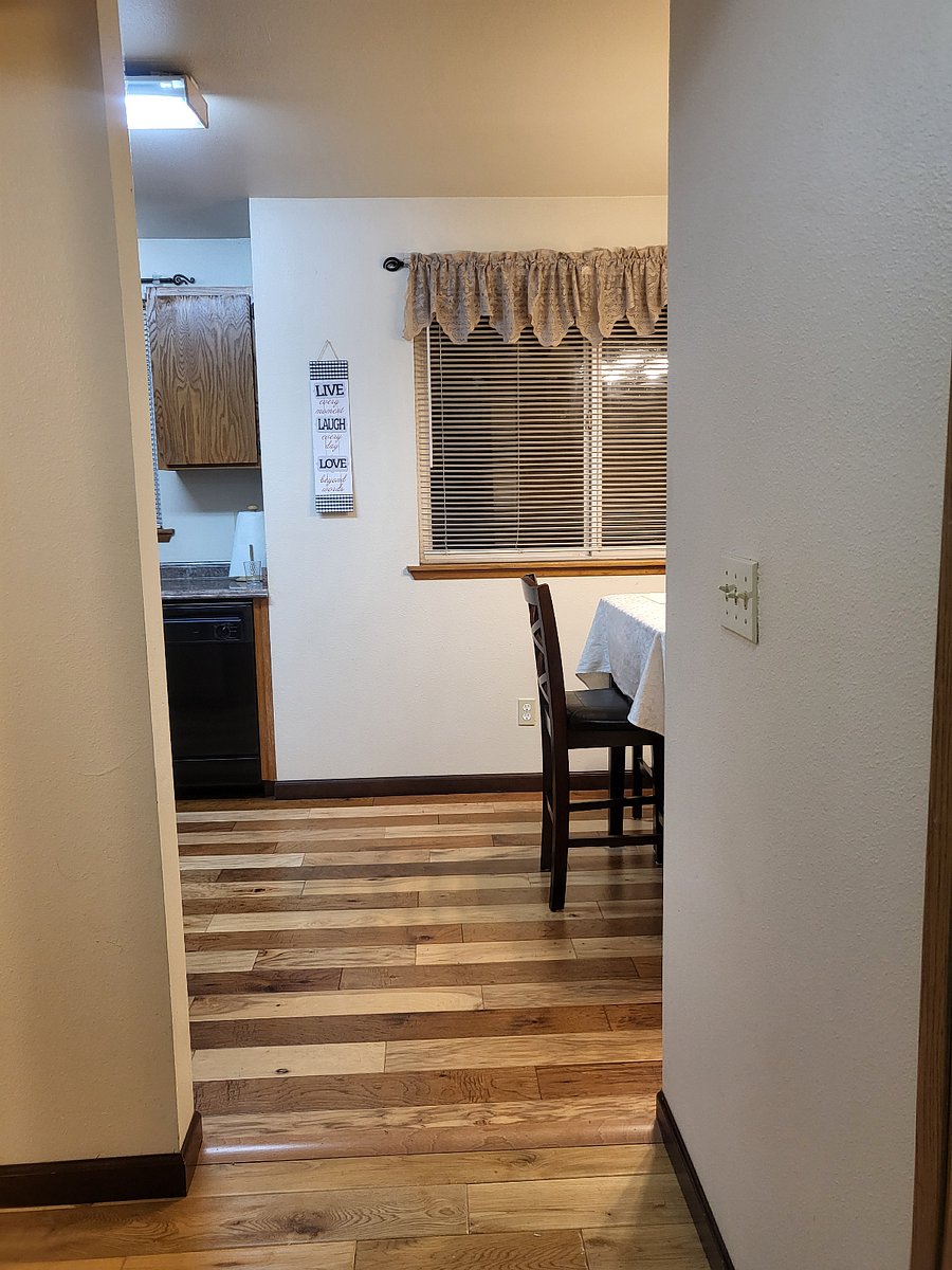 Hallway leading to dining and kitchen area.