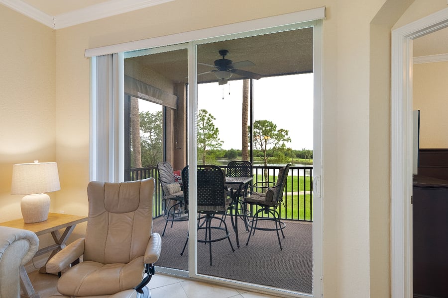 Living room to covered Lani.