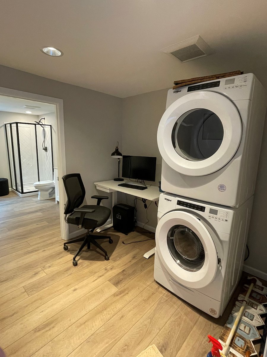 Electric adjustable desk for standing or sitting, office chair, monitor/keyboard/mouse hook up and paper shredder. Wifi included.