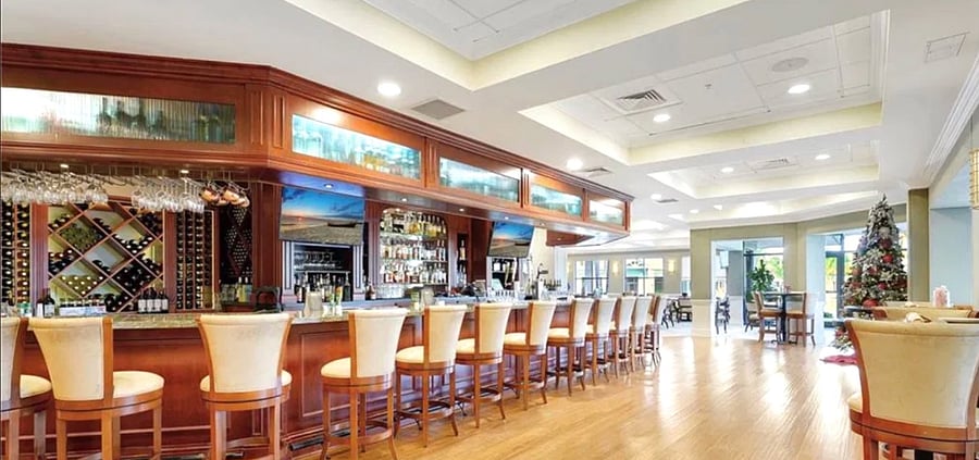 Clubhouse bar and restaurant