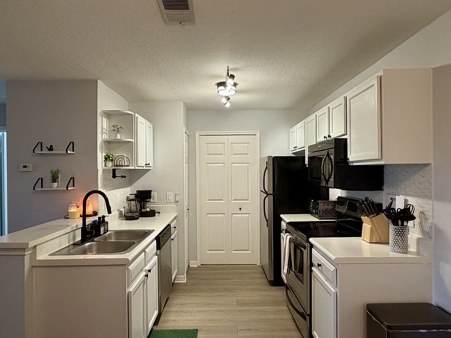 The kitchen features a full size appliances, a convection toaster oven, blender, Keurig coffee machine, blender, pots/pans, knife block, cutting boards, measuring cups/spoons, mixing bowls, cookie sheets, baking pans, plates, bowls, cups, mugs, wine glasses, and silverware.