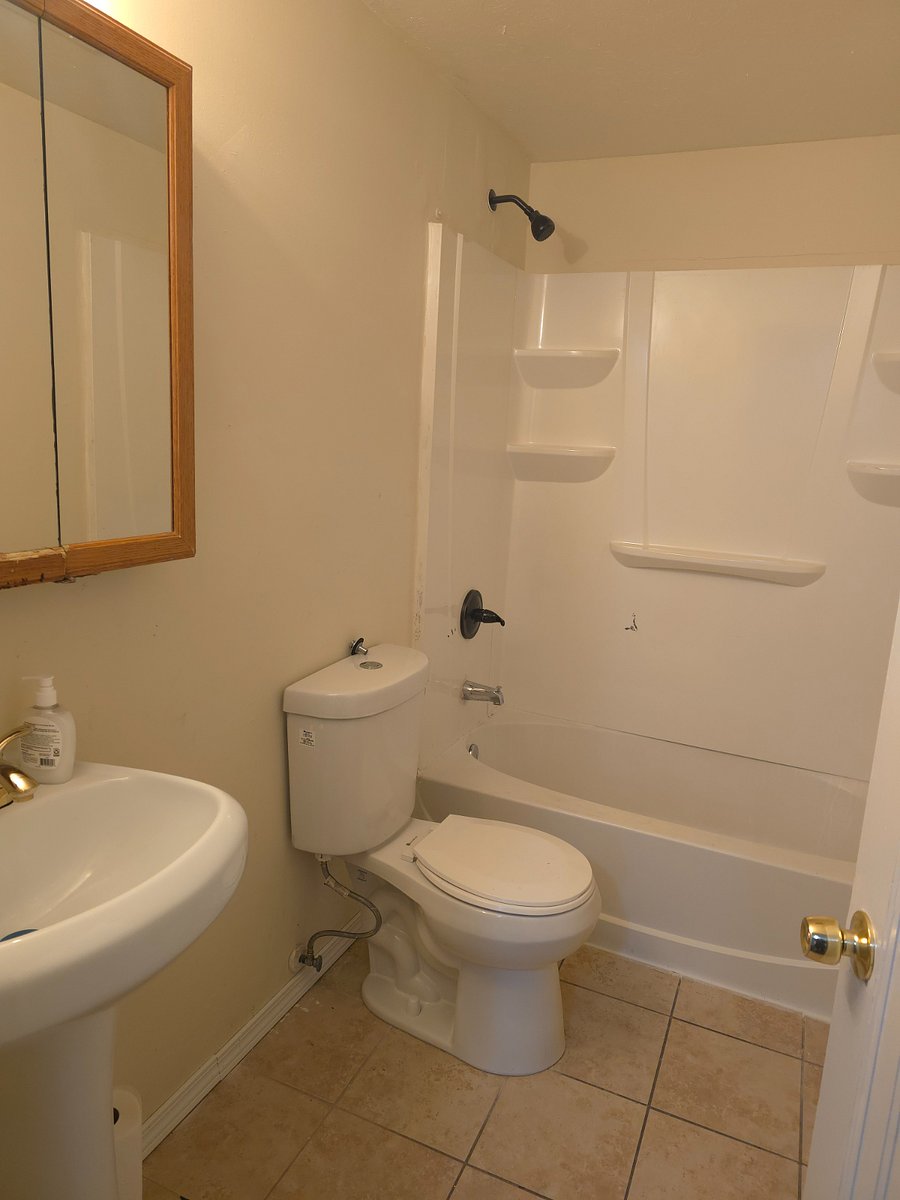 2nd floor bathroom