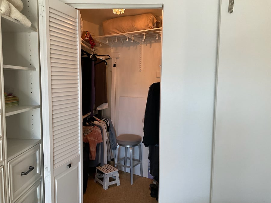 Walk in bedroom closet