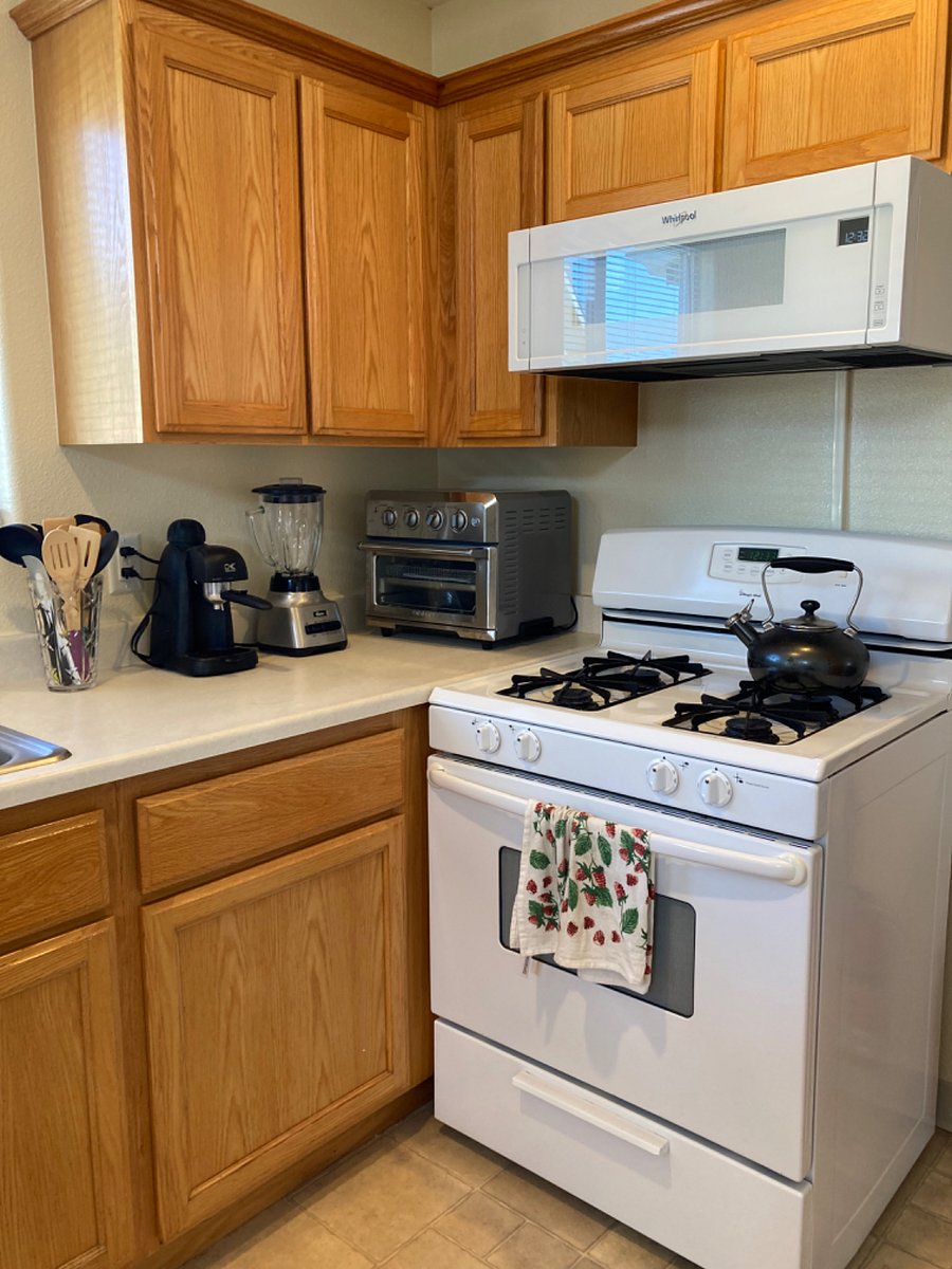 Gas stove and full-sized oven, microwave, air fryer, blender, espresso maker