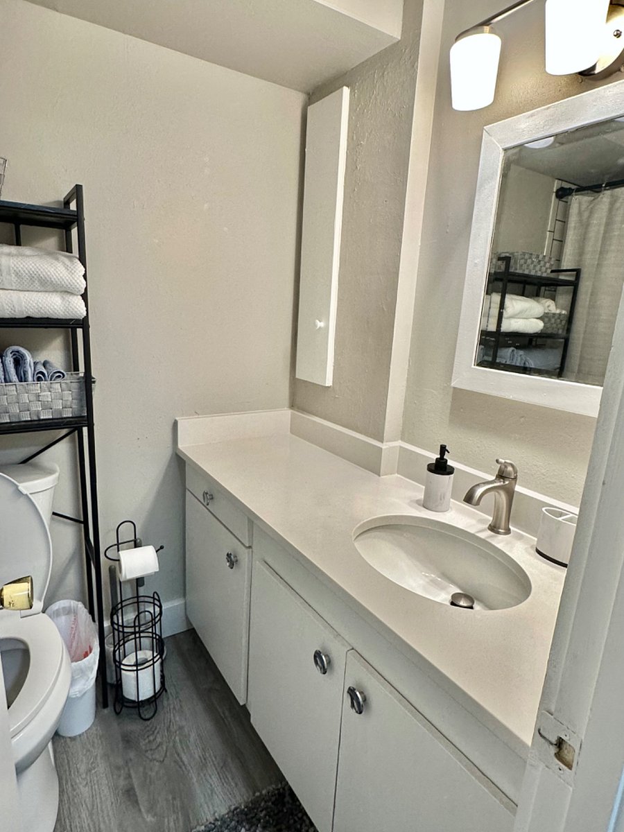 Furnished Finder property 660022_2 photo 8