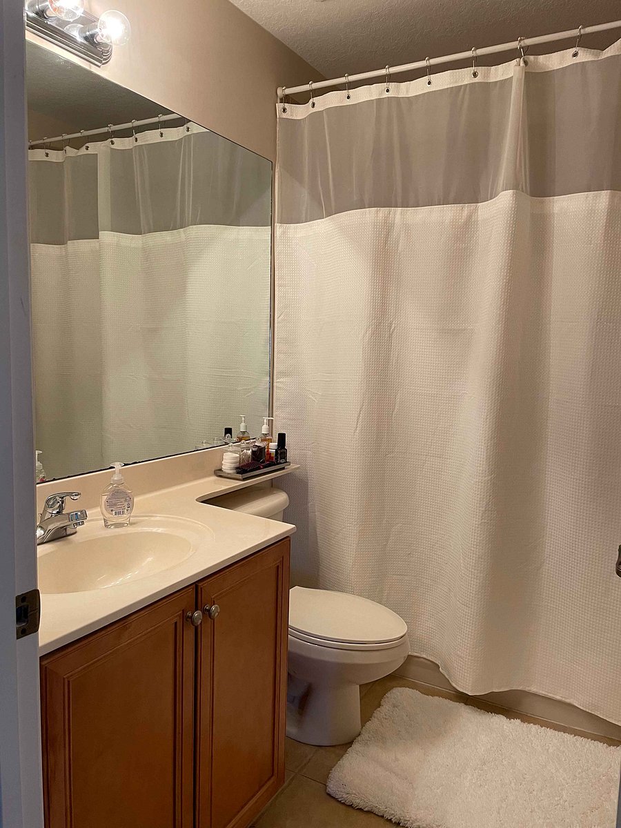 Private Bath 
Shower & Tub