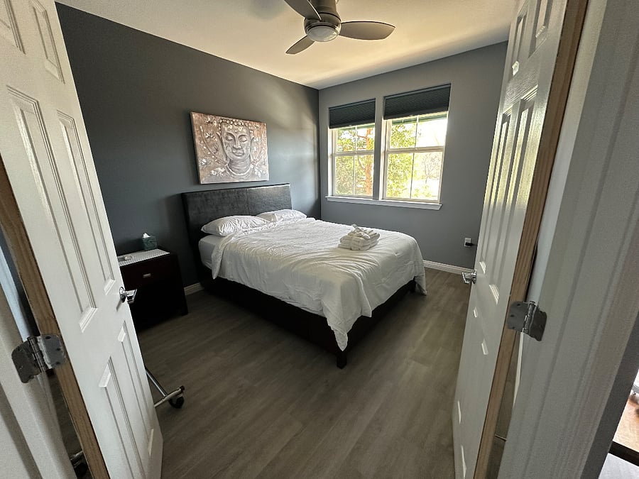 2nd Bedroom with Queen Bed.