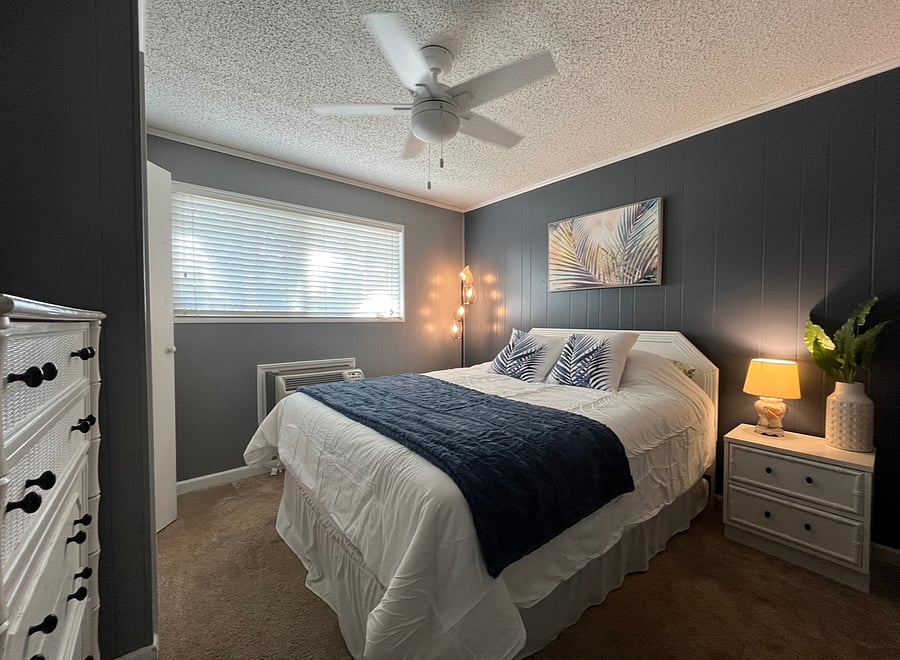 BR 1 with queen size bed and newly organized closet. New bedding and pillows included