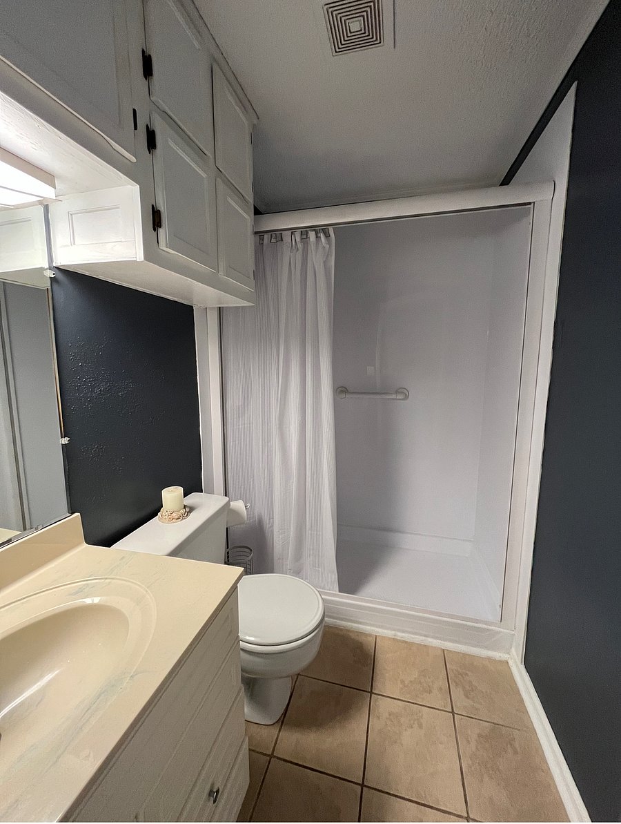 Full Bathroom outside BR 2