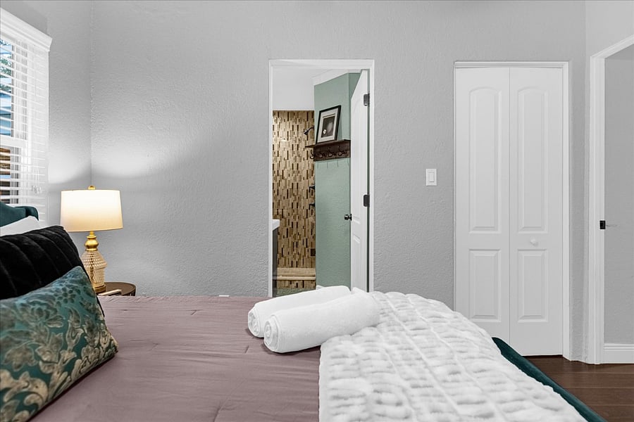 Furnished Finder property 660402_1 photo 17
