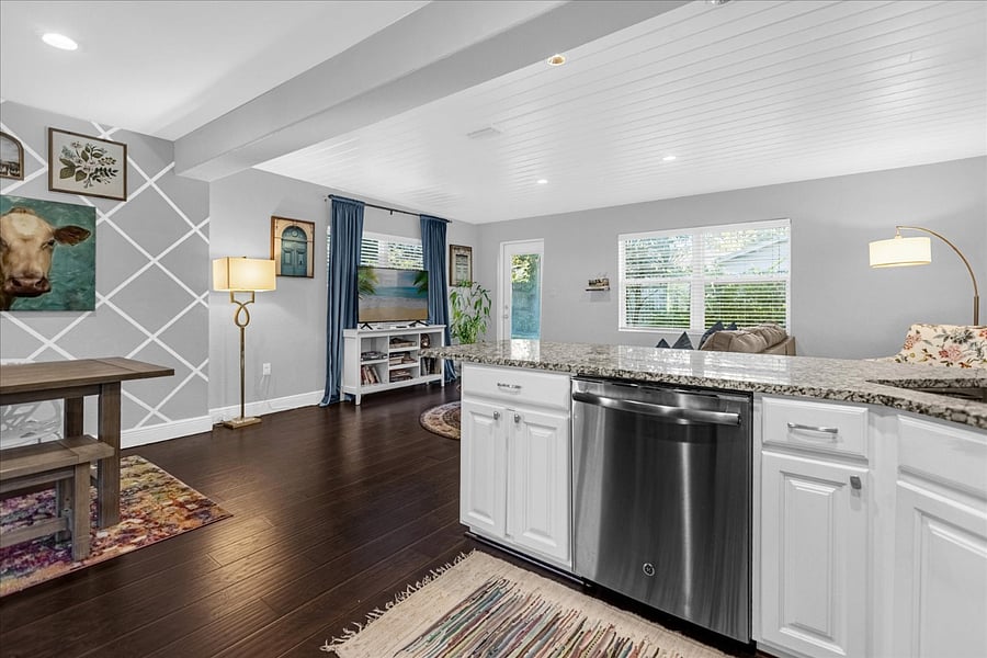 Furnished Finder property 660402_1 photo 5