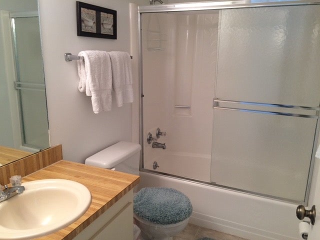 bathroom for the guest room