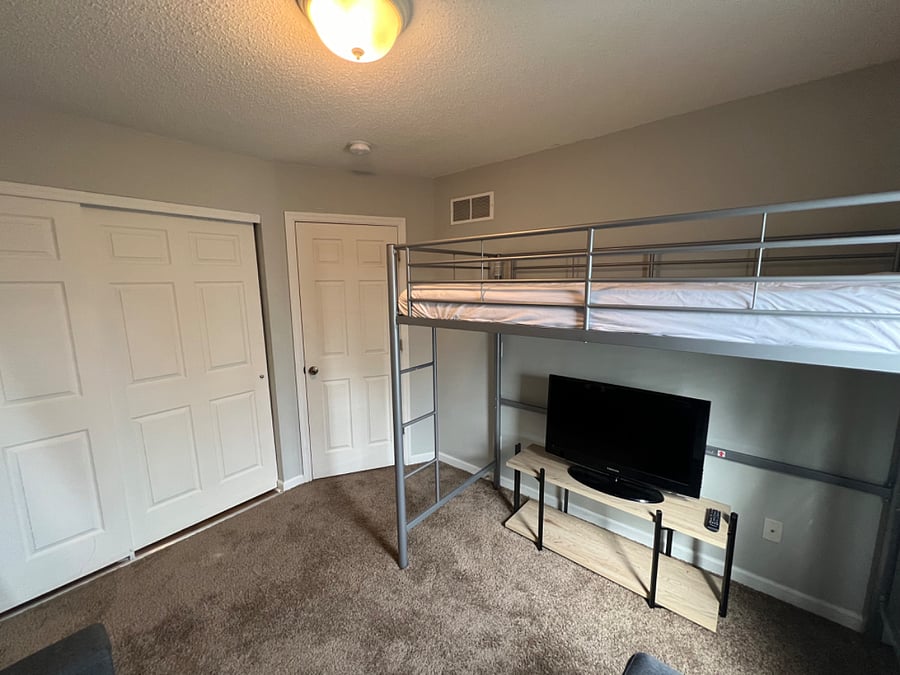 Guest bedroom 1