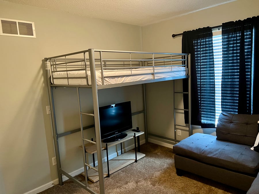 Guest bedroom 1