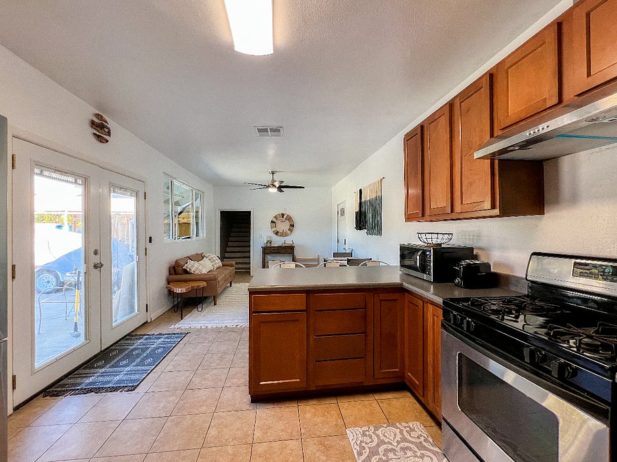 Common living space and kitchen 