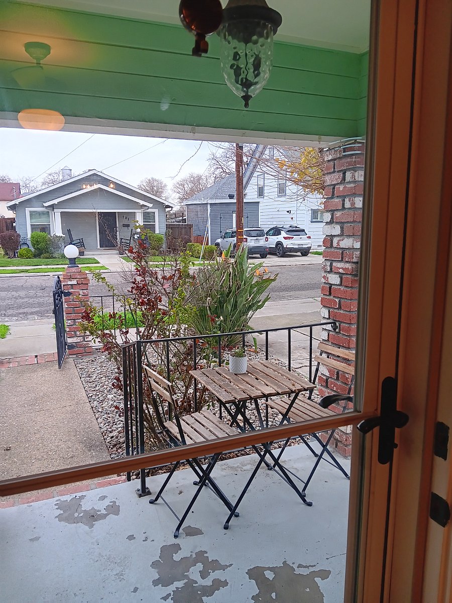 Small bistro set on the front porch is a nice place to have a cup of coffee :)