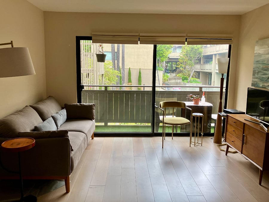 living area/ access to terrace