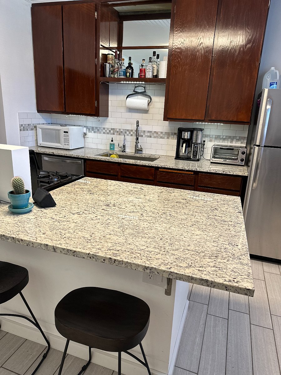Eat-in area with bar stools