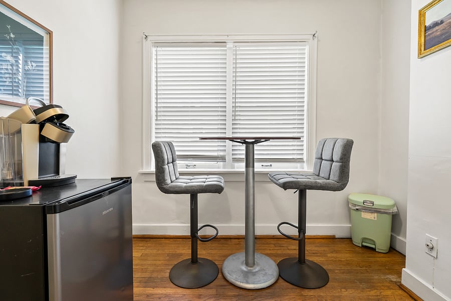 1 Bedroom Apartment