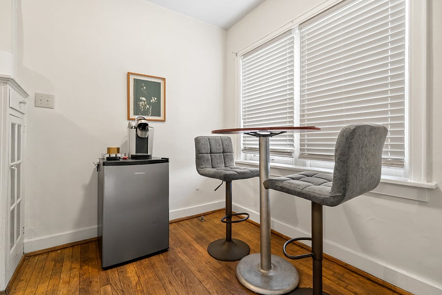 1 Bedroom Apartment