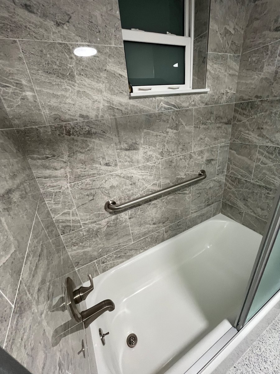 UNIT #2
BATHROOM