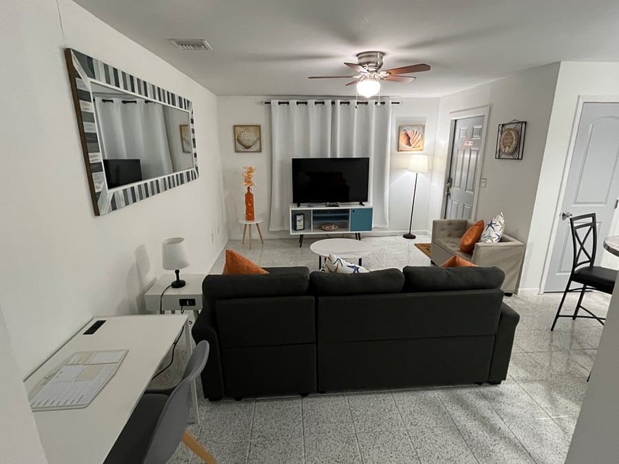 UNIT #2
LIVING AREA