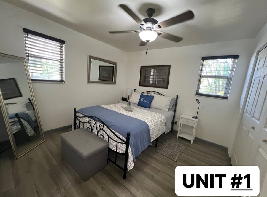 UNIT #1
BEDROOM - QUEEN SIZE BED