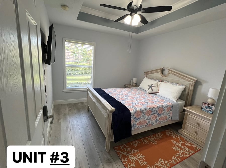 UNIT #3
BEDROOM - QUEEN BED
