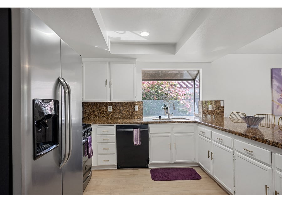 Furnished Finder property 660836_1 photo 28