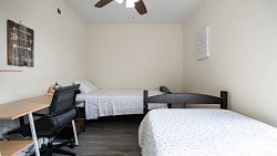 Bedroom 3 with 2 twin beds
