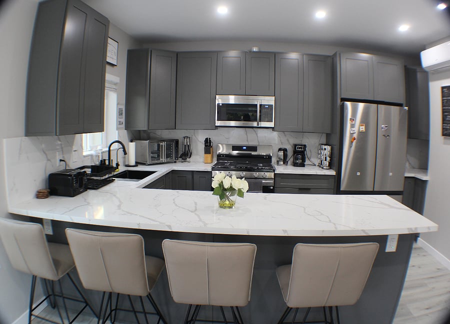 Spacious Kitchen with full appliance
