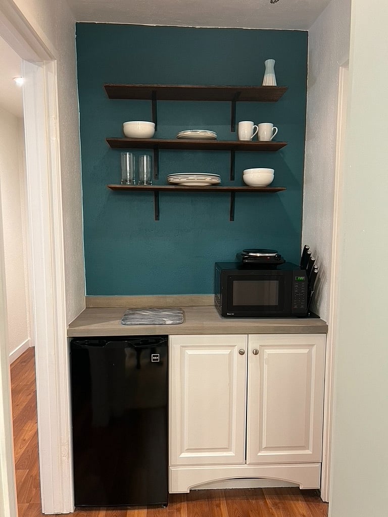 Fully stocked kitchenette: microwave, hot plate, 1/2 fridge, pots/pans, utencils, dinnerware, airfryer overn