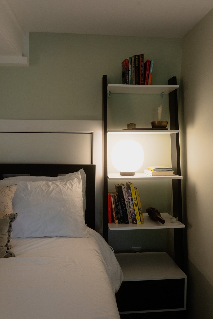 Dimmable lights on either side of the bed