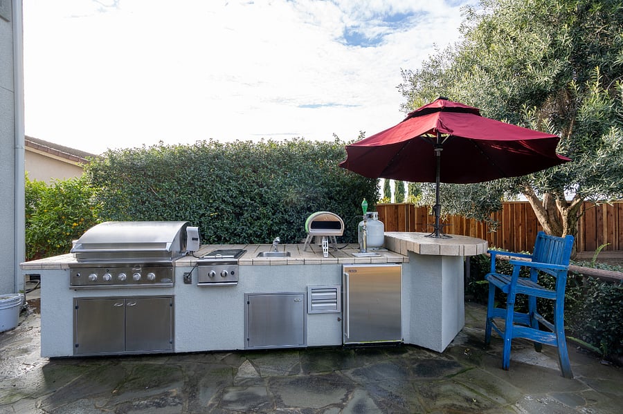 There is a gas BBQ, stovetop, sink, pizza maker and a beer kegerator that you are welcome to indulge in.