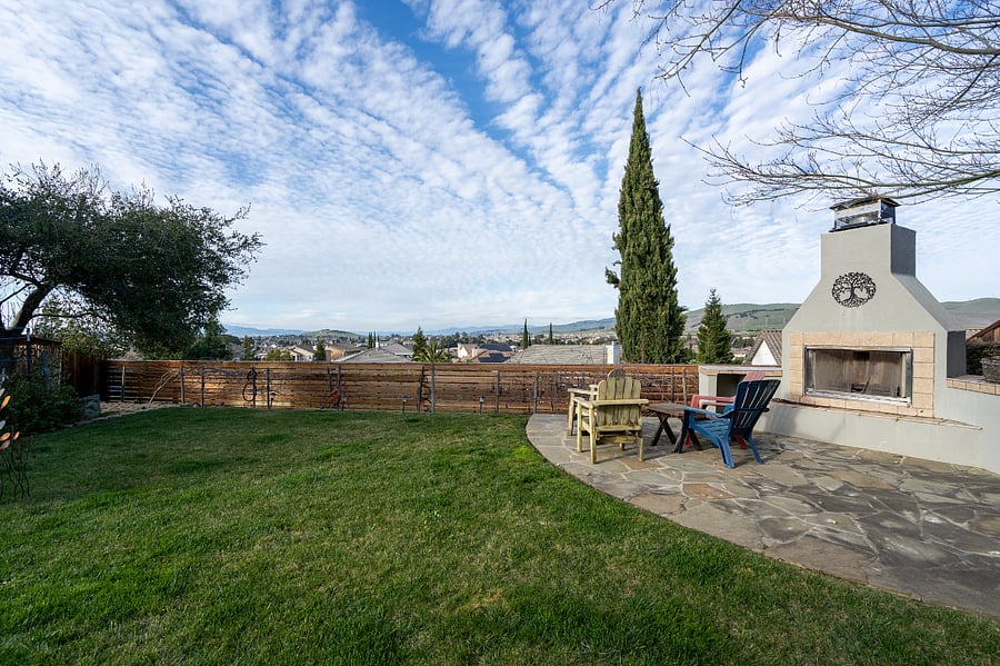 The outdoor fireplace is a great addition and a fun thing to do in the evening.
You are welcome to use it. The views from the backyard are spectacular!
On a clear day you can see the hot air balloons over Napa in the early morning.