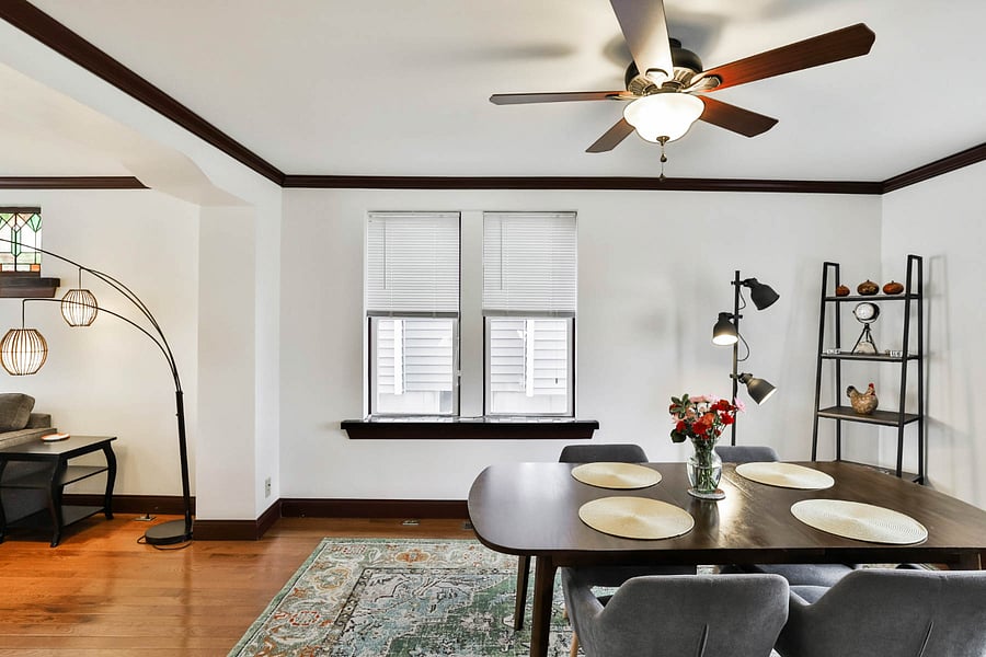 Dining room.