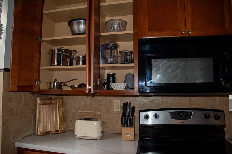 Fully equipped kitchen with coffee maker, grinder, smoothie maker, nice sharp knife set, new stainless pots and pans. China, silverware, bar service and drinking glasses for 4.