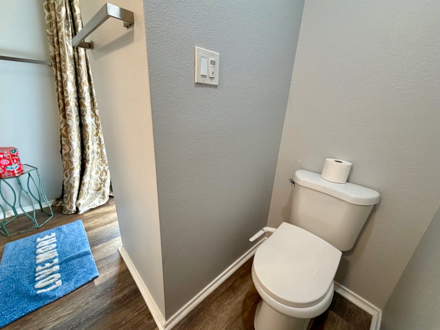 Master water closet area