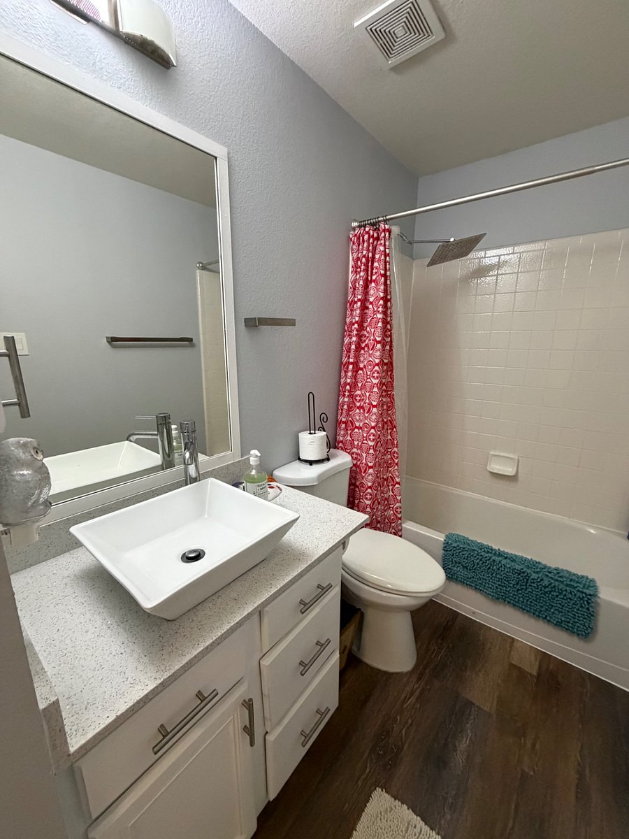Upstairs full bath for bedrooms 1&2