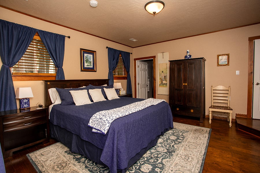Fireplace Room - King Bed - Linens exchanged biweekly
